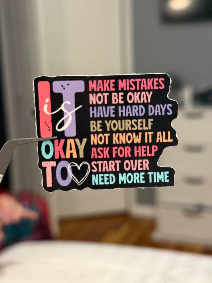 Pegatina "Está bien..." – Salud Mental y Autocuidado para venta al por mayor de Upstate Design Decor