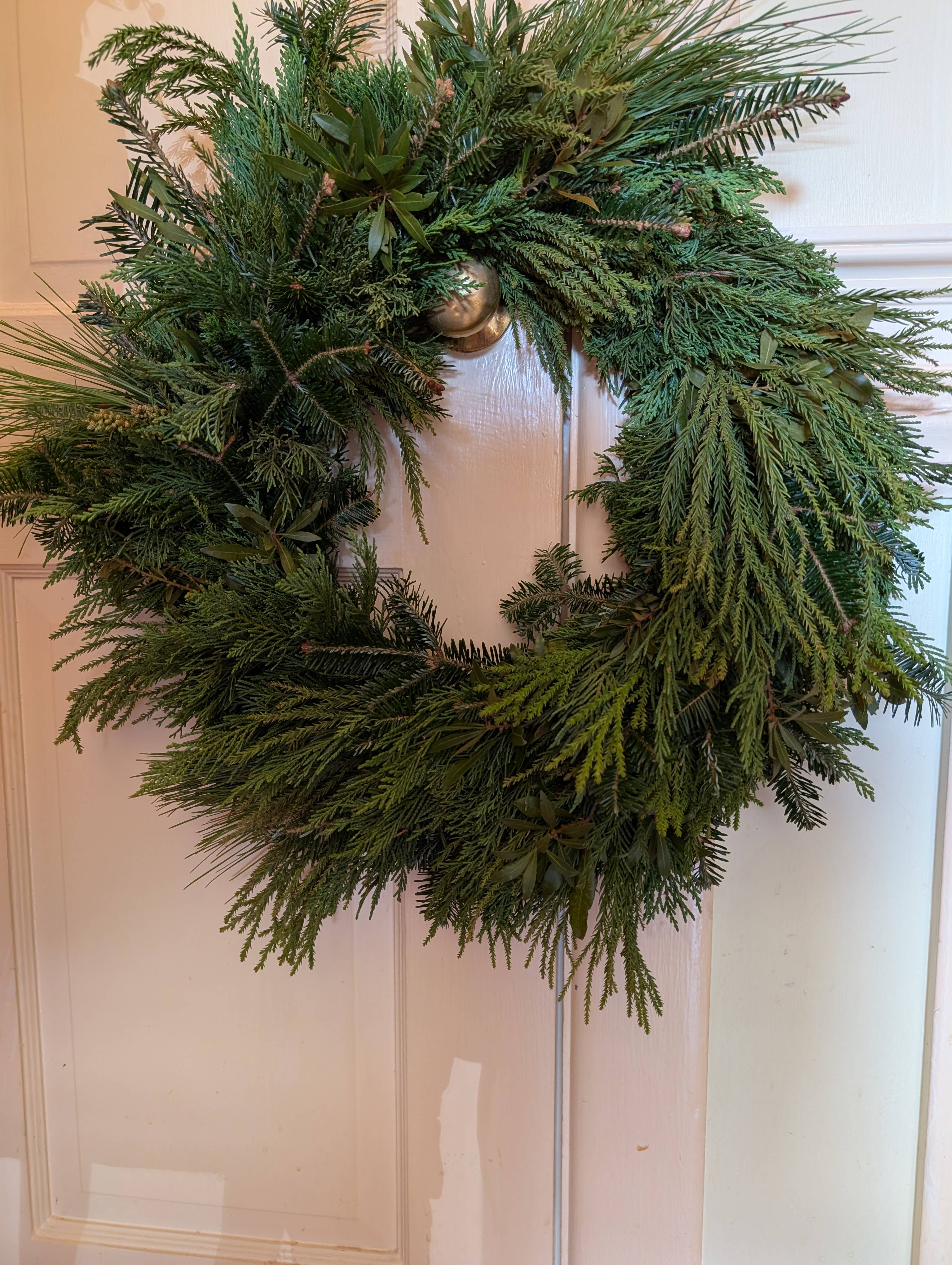 Lucknow Southern and Company - Vente Couronne - La couronne hivernale classique de Lucknow Southern Fresh Evergreens9