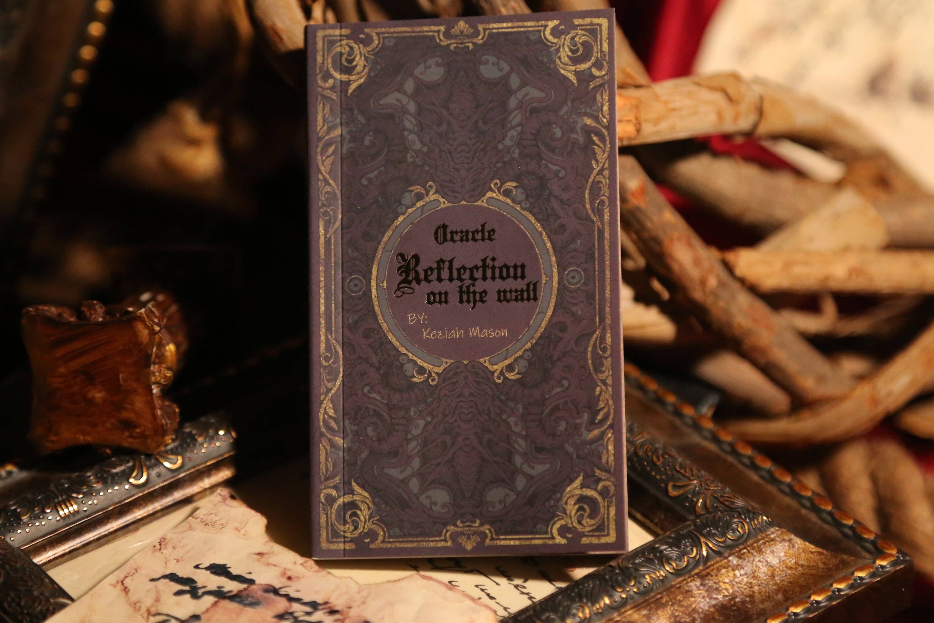 Vermilion Collection - Wholesale Tarot Cards - Reflections on the Wall Cthulhu Mythos Oracle3