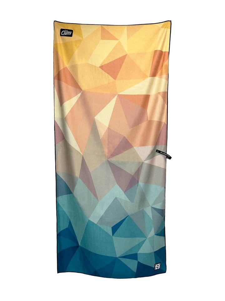 Serviette de plage de voyage surdimensionnée, compacte et à séchage rapide #20 pour la vente par Captain Crabby