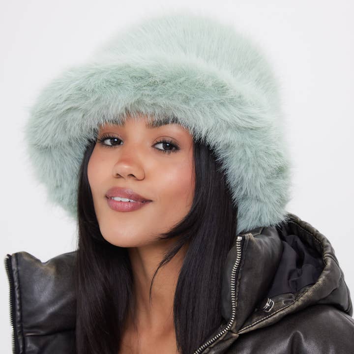 Vert Chapeau bob en fourrure duveteuse en vert menthe en vente sur Faire