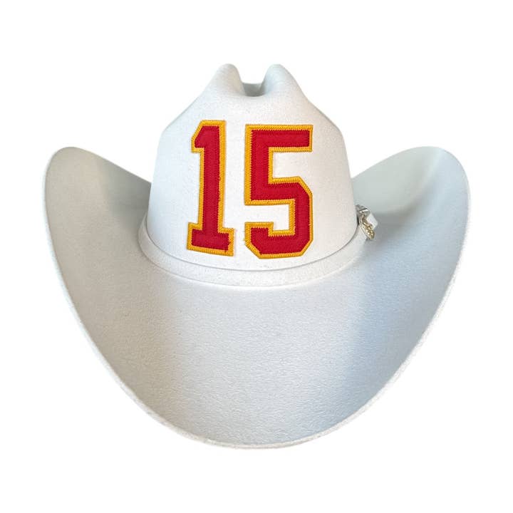 Le chapeau de cow-boy « 15 » pour la vente par The Flo Project