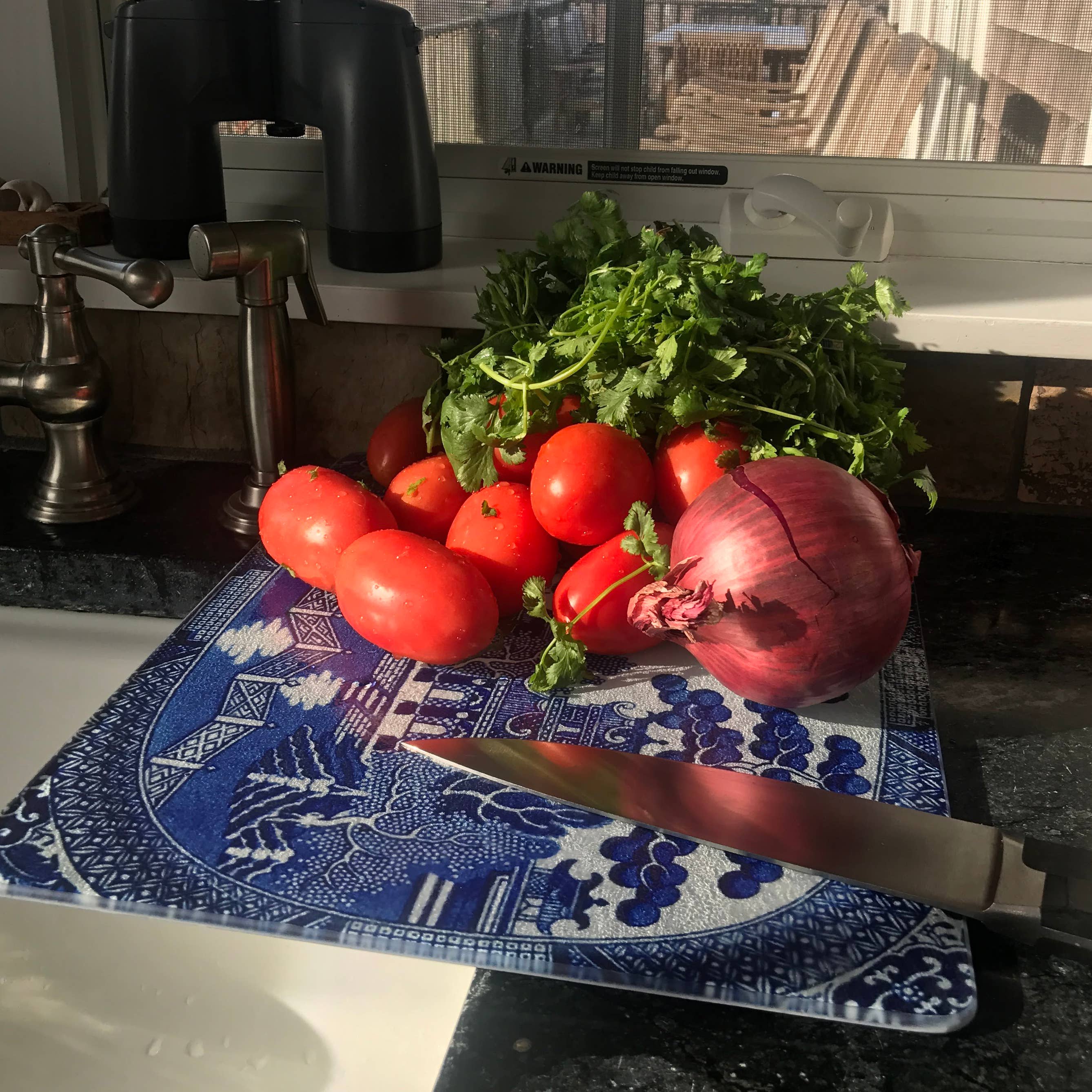 Marye-Kelley - Wholesale Cutting Board - Blue Willow Glass Cutting Board1