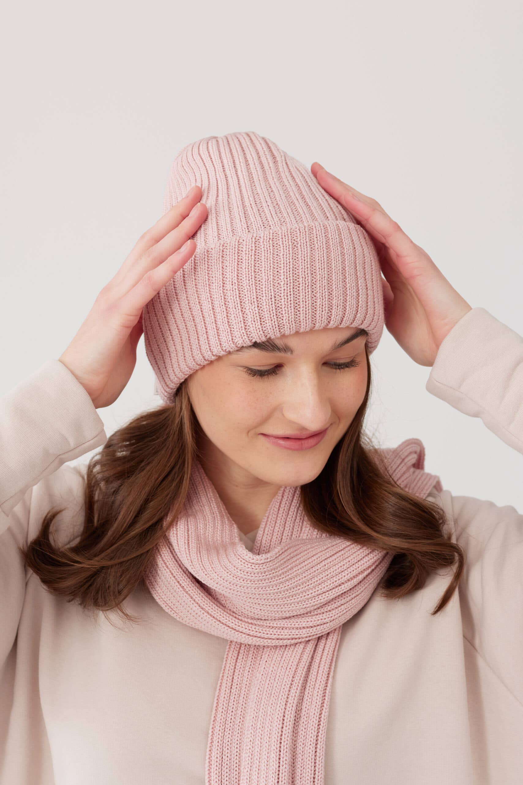 Ander - Wholesale Beanie - Women's - 100% merino wool DAILY beanie and scarf4