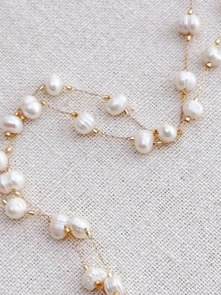 Collana Stazione di Perle Delicate per la vendita all'ingrosso da parte di Wake Up & Glow