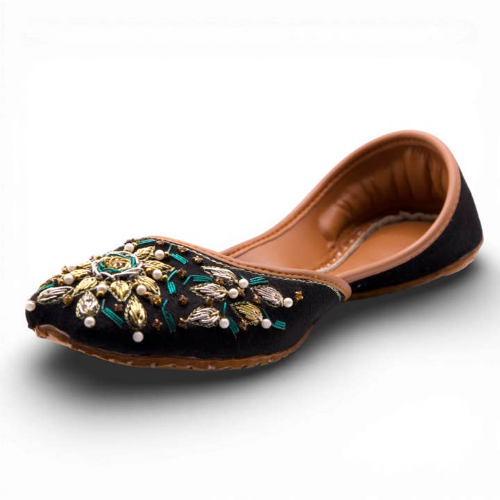 Qila - Jutti noire pour la vente par Ujaala