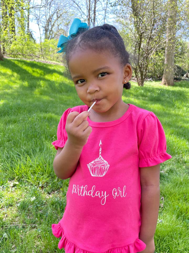 Cumpleañera con volante fucsia de manga corta y larga para venta al por mayor de Little Hoot Designs