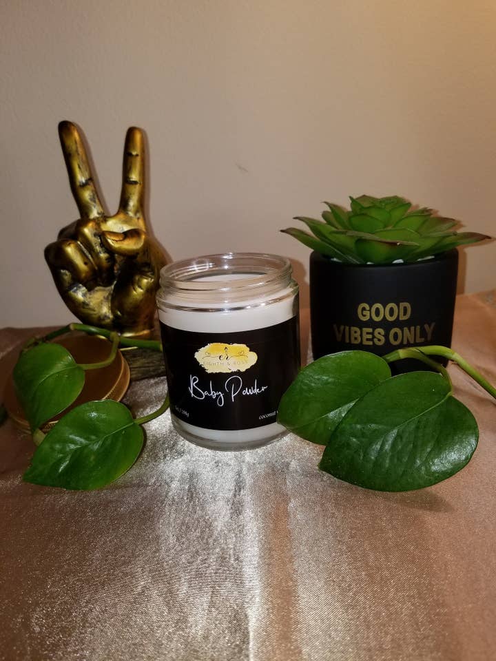 Geurkaars van Babypoeder voor wholesale door Eighth & Ross | Quality Scent-ual Candles