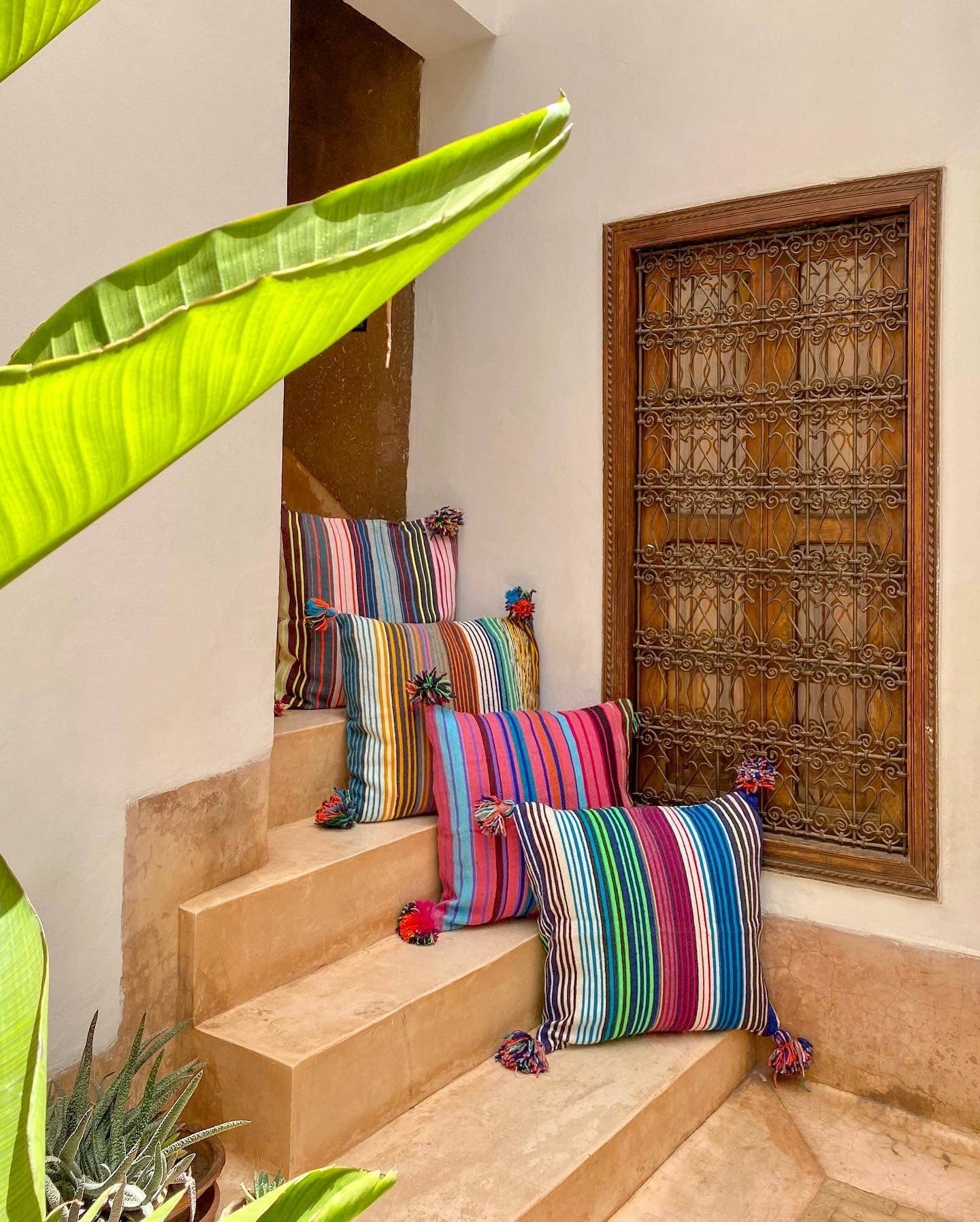 SOUK in the CITY - Vendita all'ingrosso Cuscini decorativi - Cuscini MOUIRA a righe e con pompon - 50 x 50 cm e 60 x 45 cm1