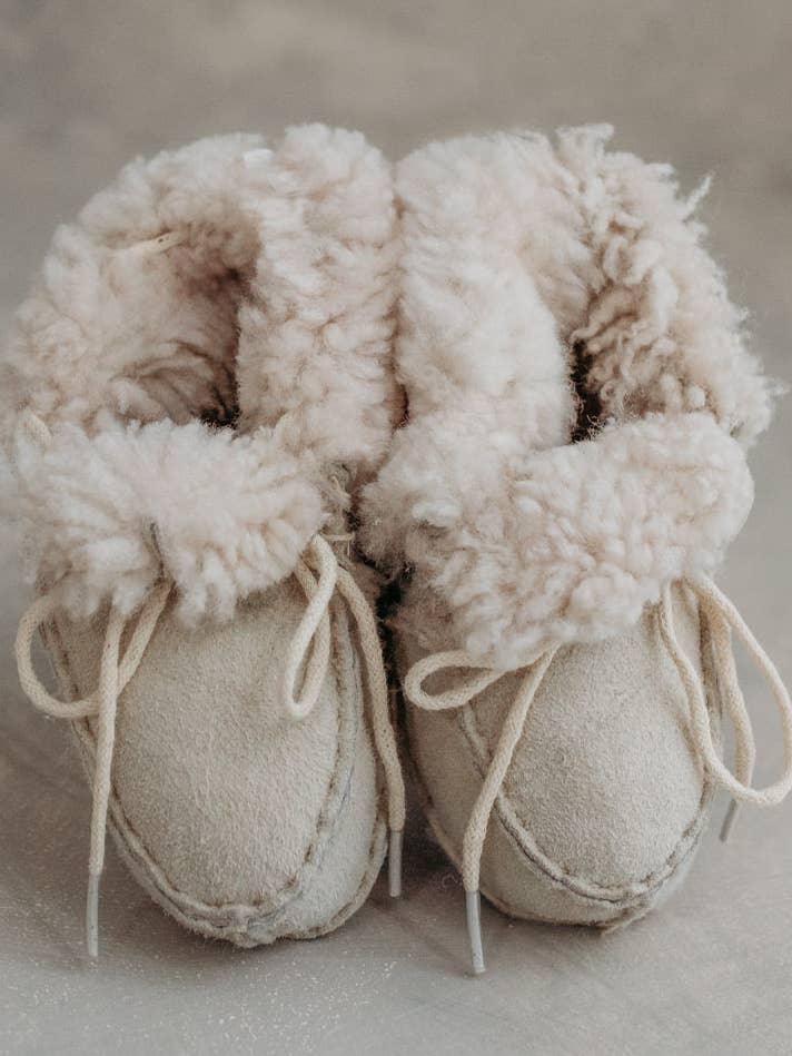 SURREY STYLE - Wholesale Booties – Baby - Baby Lambskin Booties with Laces1