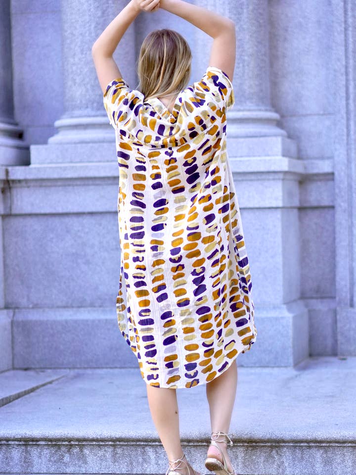 Weißes Gold Zoey Kleid mit geometrischem Muster in Weiß und Gold für den Großhandel auf Faire5