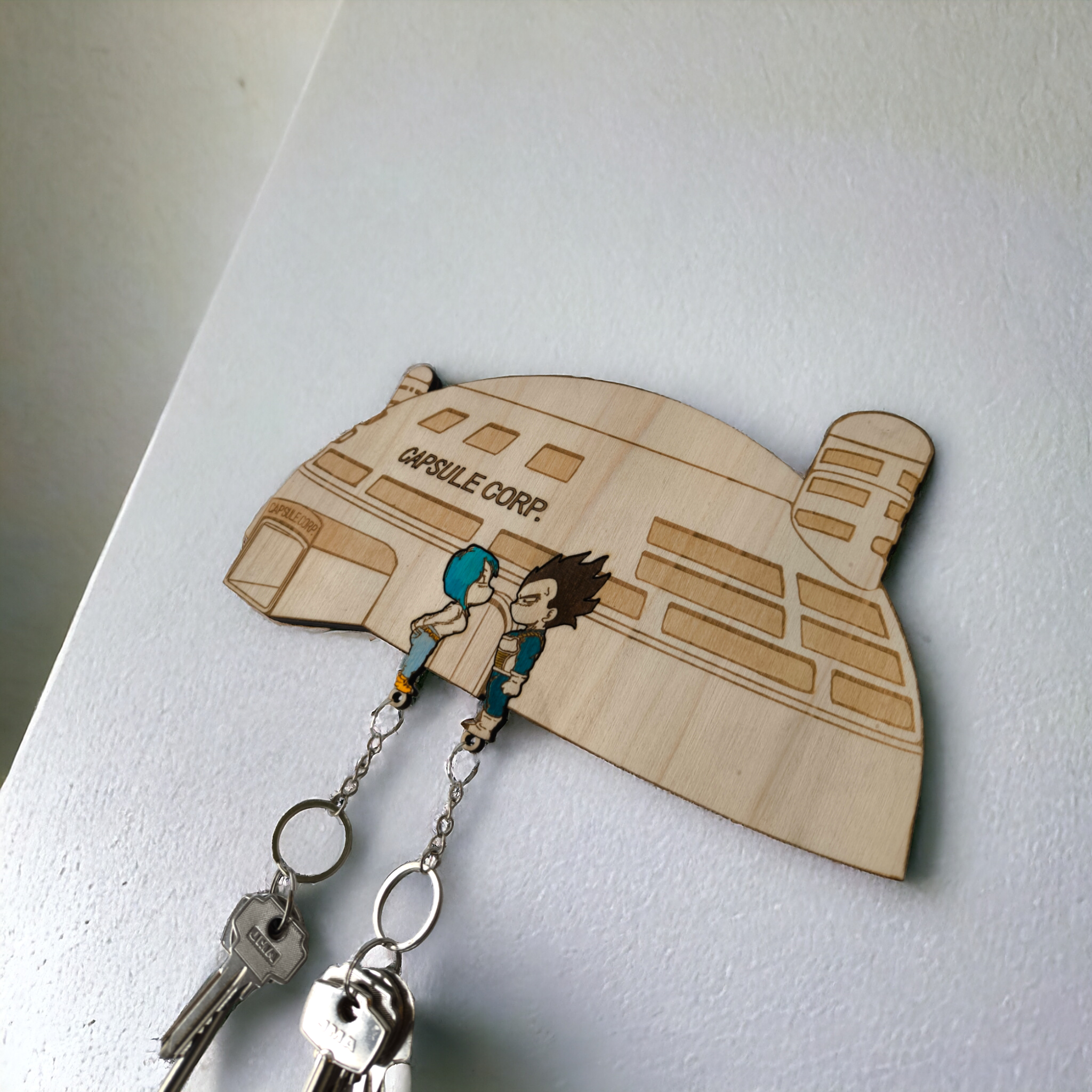 Studio Rima - Wholesale Sleutelhanger - Uniseks - Vegeta & Bulma Capsule Corp Sleutelhanger met Wandhouder6