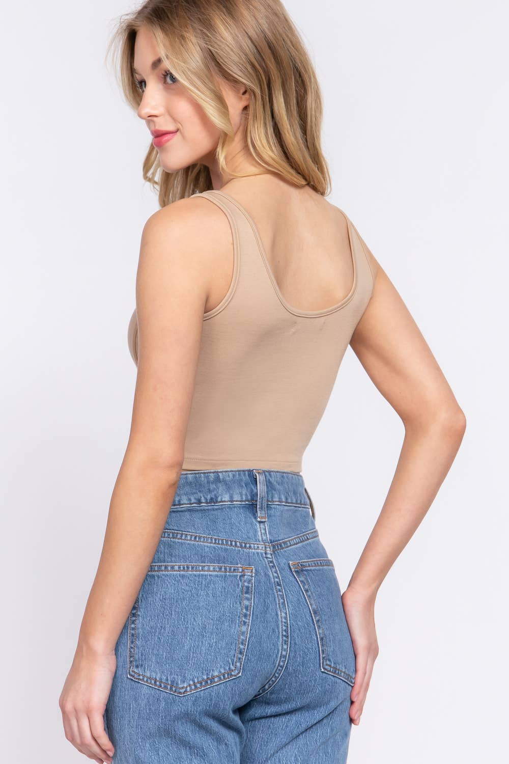 Active Basic | Active USA - Venta al por mayor Jersey corto de punto - Mujer - Top de punto sin mangas con dobladillo curvo y detalle de forro  34