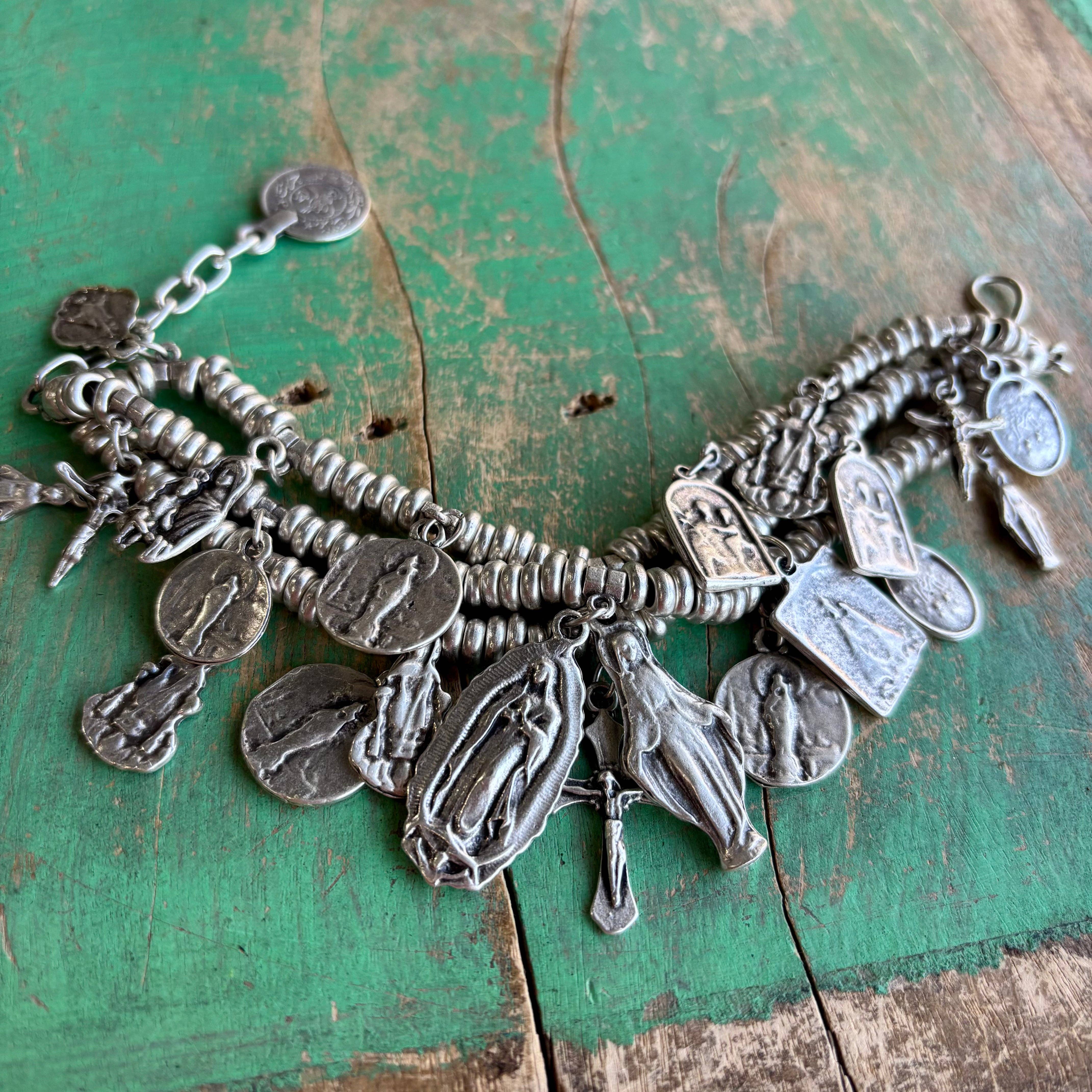 Love and Honor Jesus LLC - Wholesale Bedelarmbandje - Saint armband met 23 religieuze medailles6