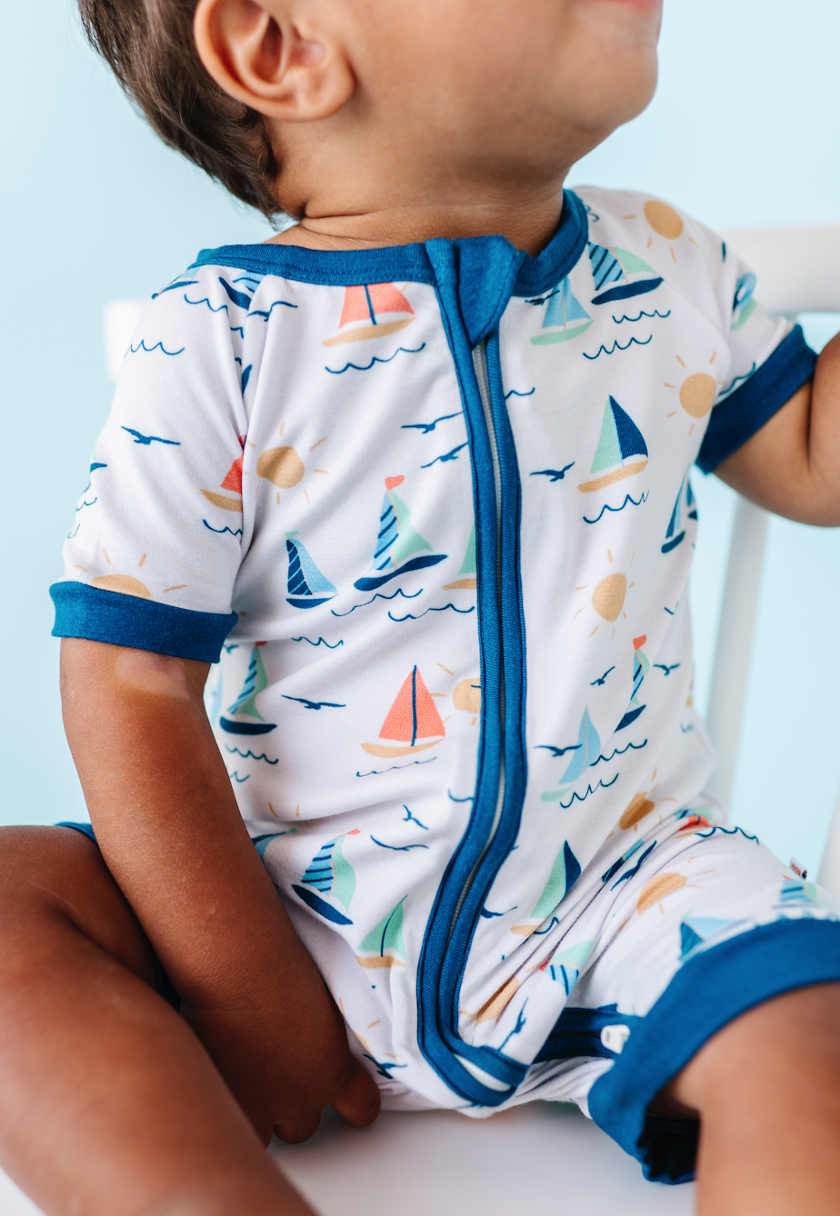 Bird & Bean® – wholesale Byxdress - Baby – Bambu Kort Dragkedja Romper för Baby - Kai Segelbåt1
