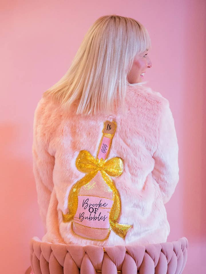 Brooke Of Bubbles: Kort rosa fuskpälsjacka i färgen champagne för wholesale av BuddyLove