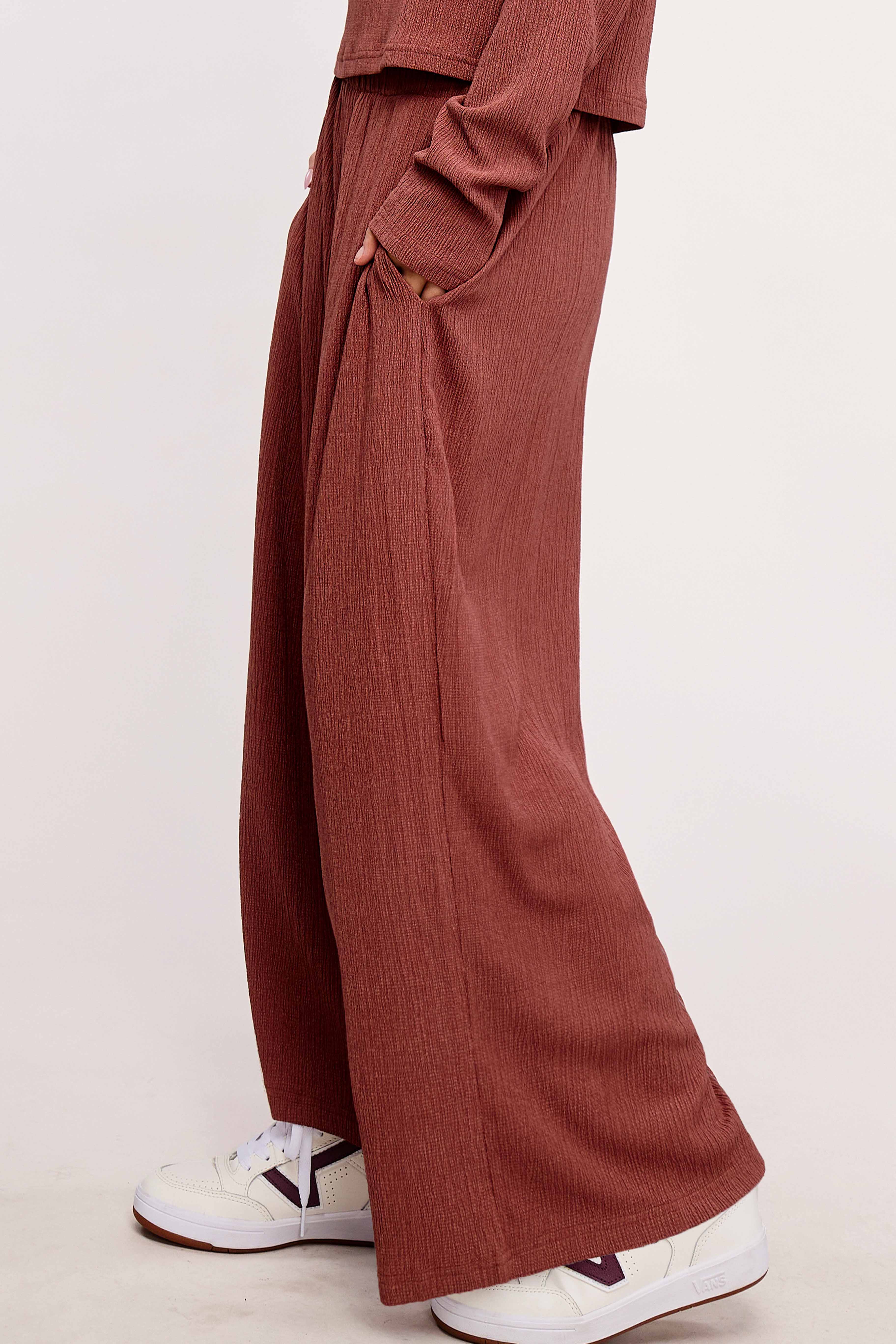 La Miel – Großhandel Loungewear-Set – Damen – La Miel Relax-Set aus dehnbarem, gekrepptem Stoff mit lockerem Sitz28