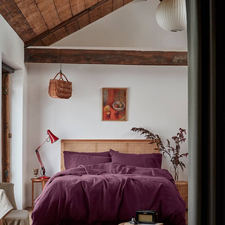 Piglet in Bed USA - Wholesale Duvet Cover - Berry Linen Blend Duvet Cover1