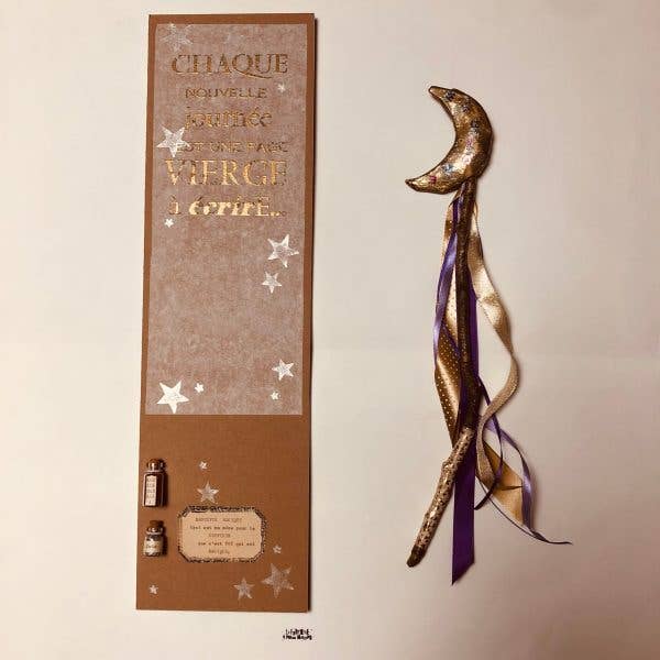 Golden Moon Magic Wand, Purple & Word for wholesale by La fabrique de MOTS MAGIQUES