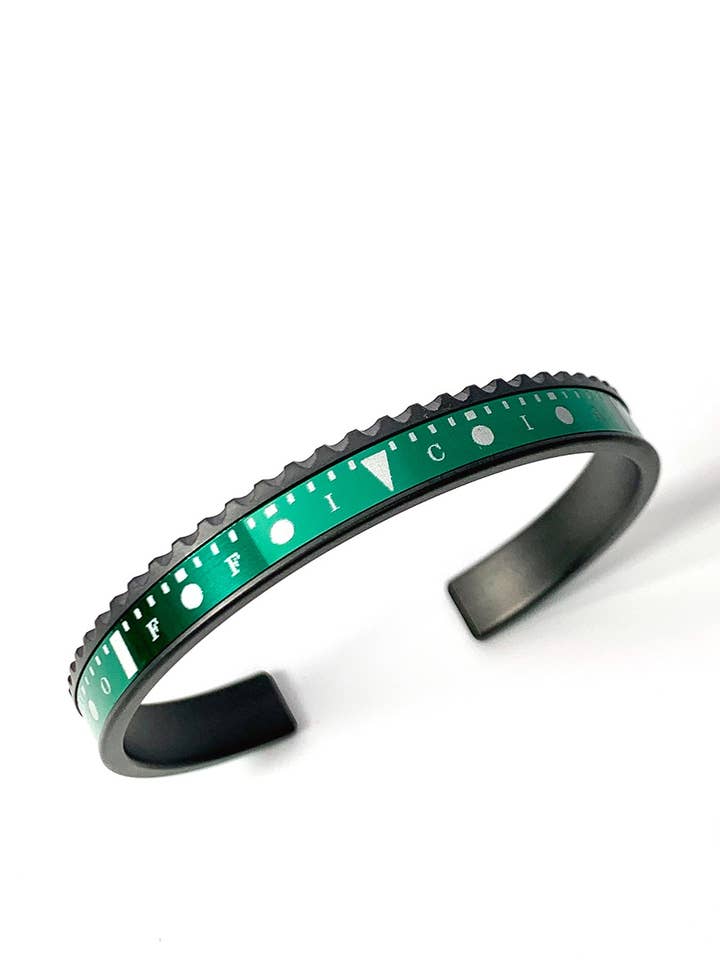 STAHL DLC ARMBAND ZIFFERNBLATT FARBE GRÜN für den Großhandel von Speedometer Official