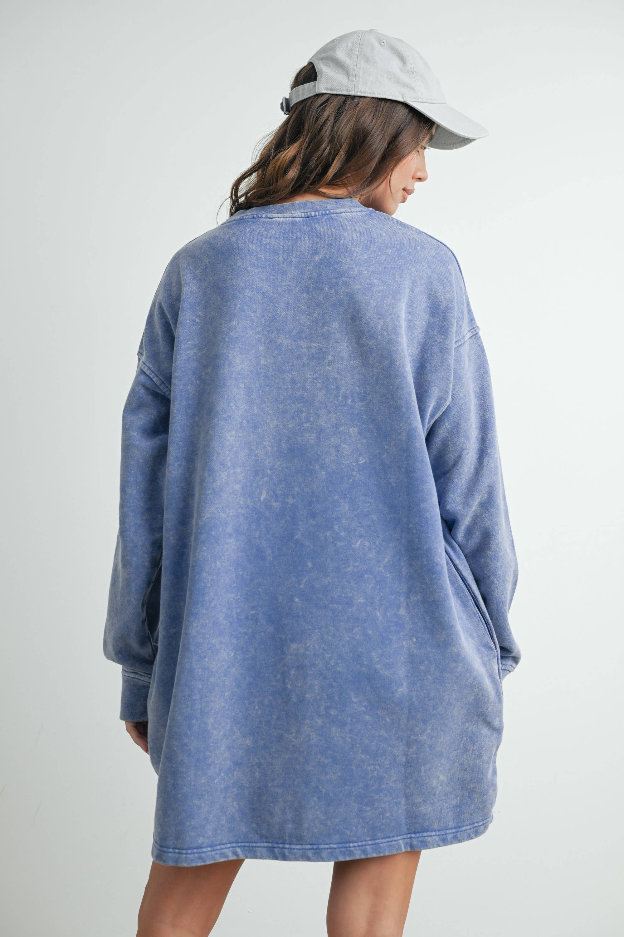 BUTTERMELON – Engroshandel Kjole - Dame – Lang acid wash sweatshirt-kjole - BMD753815