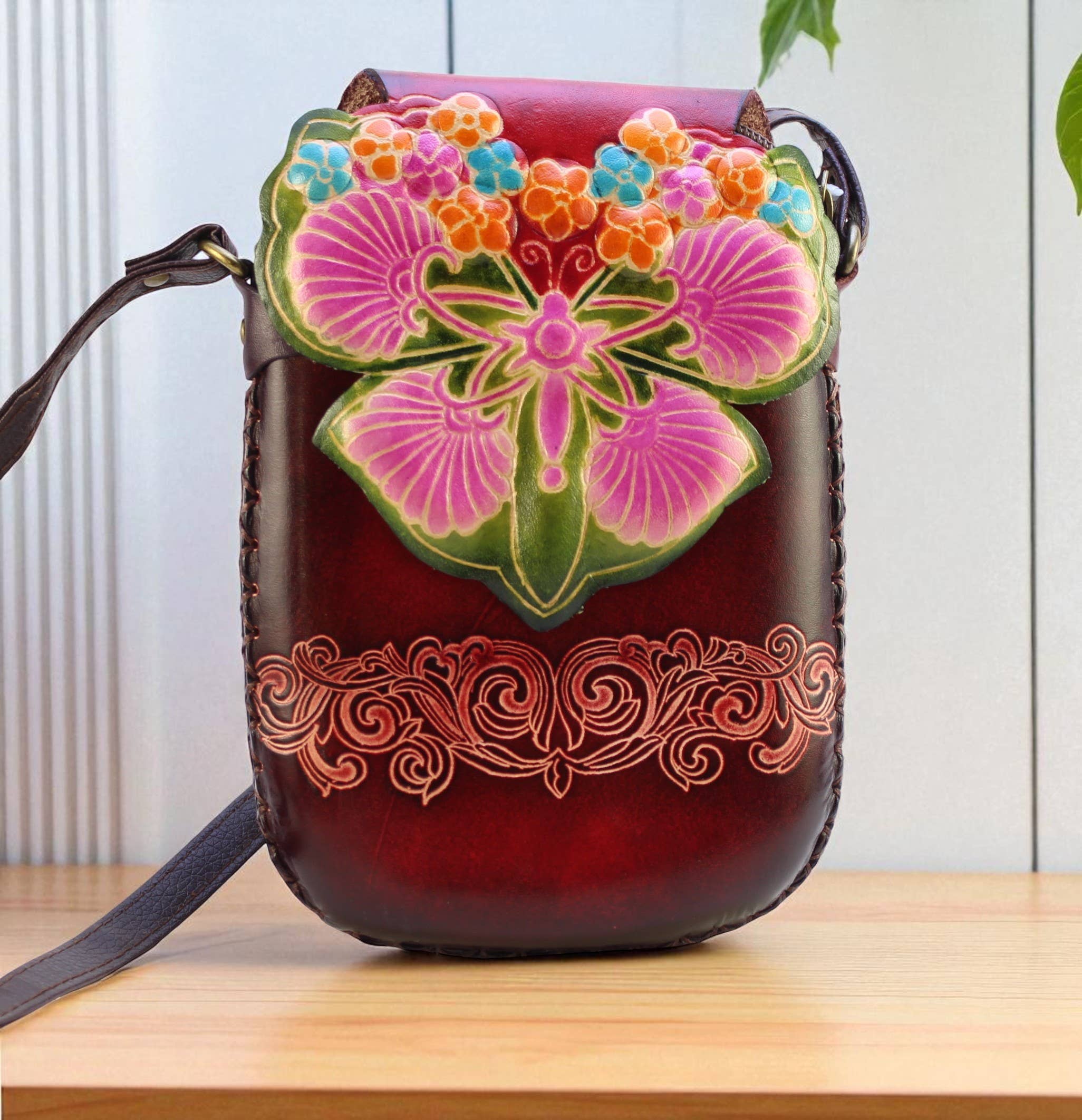 Sunflower Handmade leather inc - Vendita all'ingrosso Tracolla - Donna - Borsa a tracolla rettangolare in pelle fatta a mano con farfalla per telefono.1