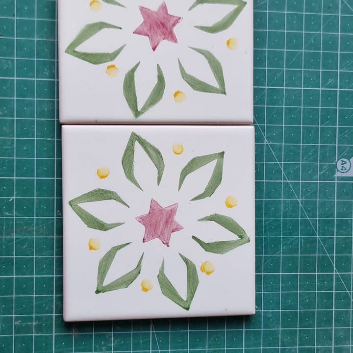 Carreaux peints à la main : sous-verres et maniques - Golden Fields pour la vente par Hazbruk Ceramics