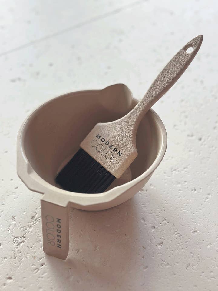 Ensemble de bol et pinceau de coloration capillaire en paille de blé écologique pour la vente par Modern Color