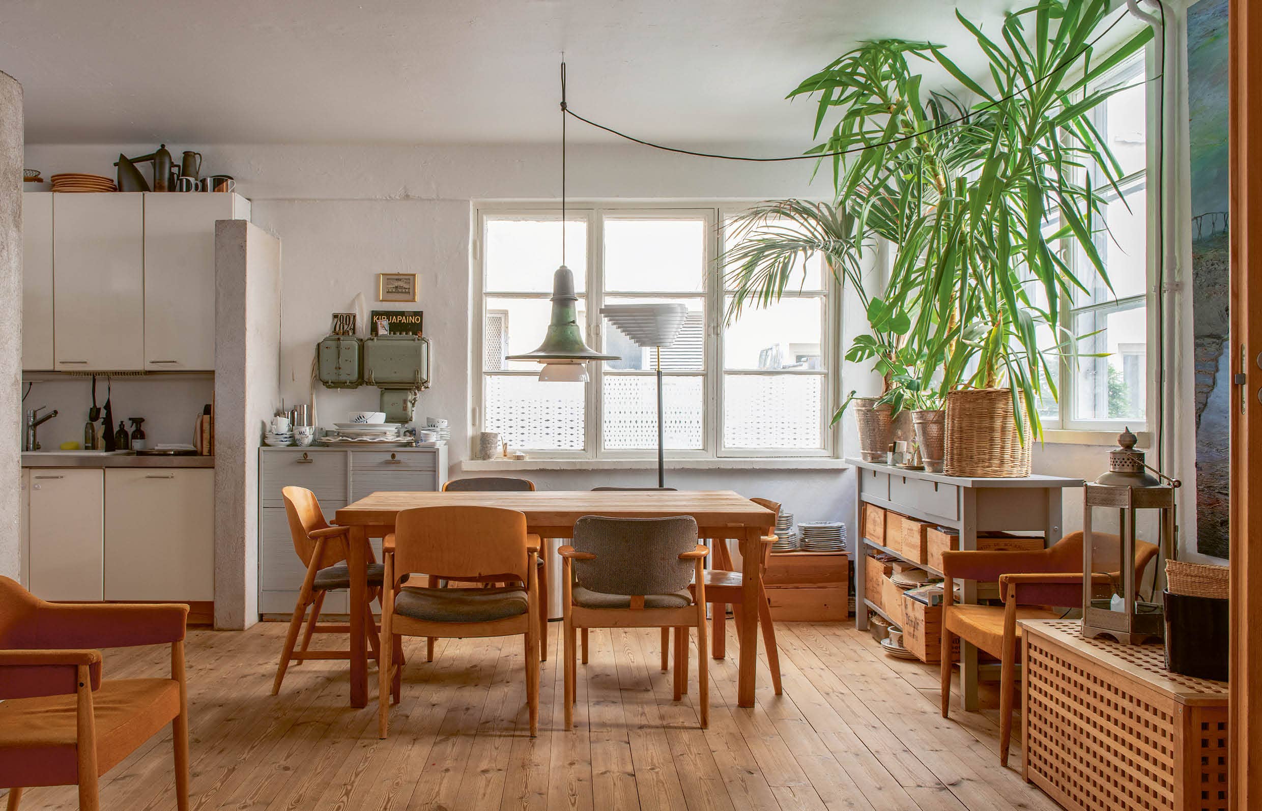 Cozy Publishing - Wholesale Home & Garden Book - Shifting Spaces2