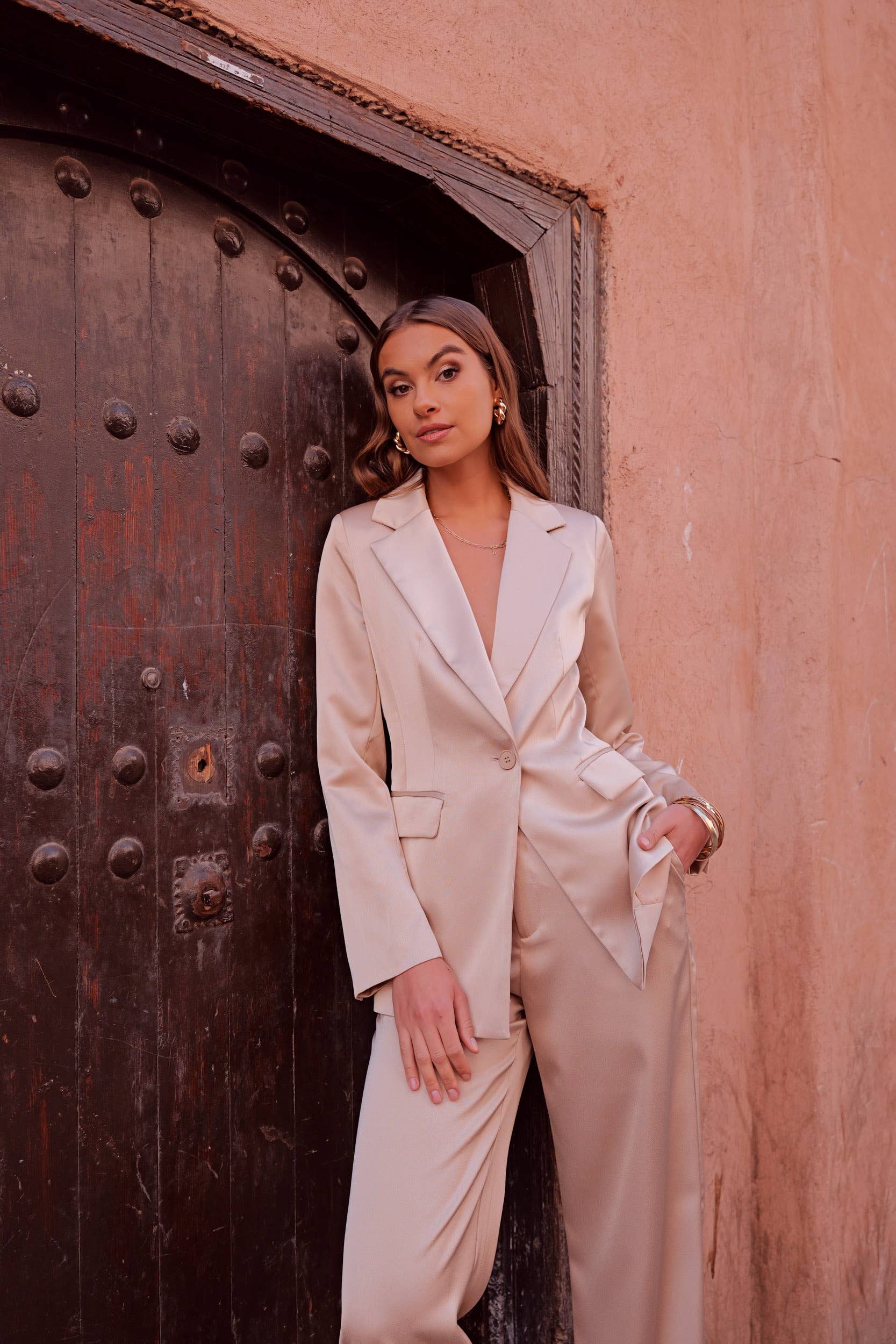 Attentif Paris – wholesale Kostymjacka – Dam – Smal skräddarsydd satinjacka med enfärgade knappar65