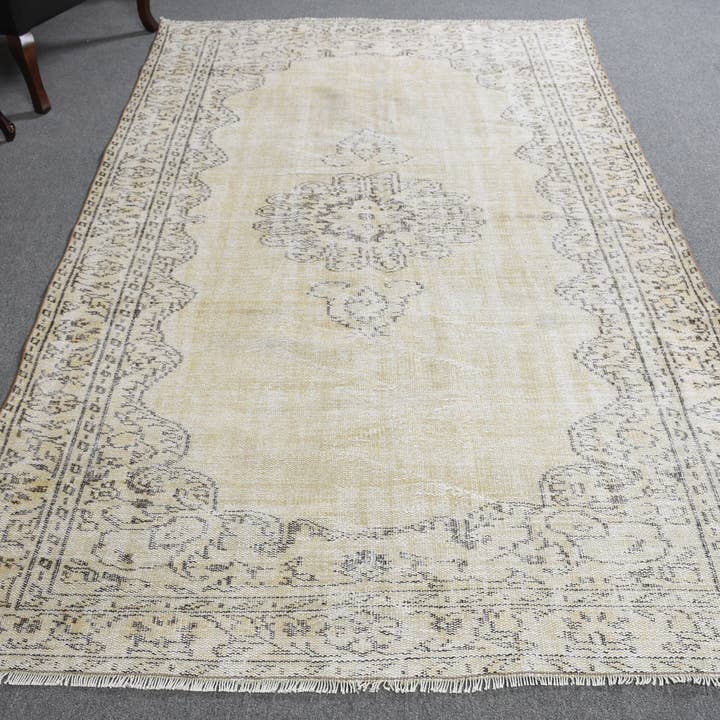 Vintage beige lapptäcke matta, handgjord 5,3x8,7 ft matta för wholesale av Vintage Rugs Loom