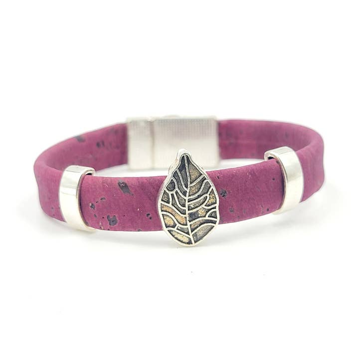 Bracciale magnetico in sughero con ciondolo a foglia per la vendita all'ingrosso da parte di Gem Lounge Jewelry