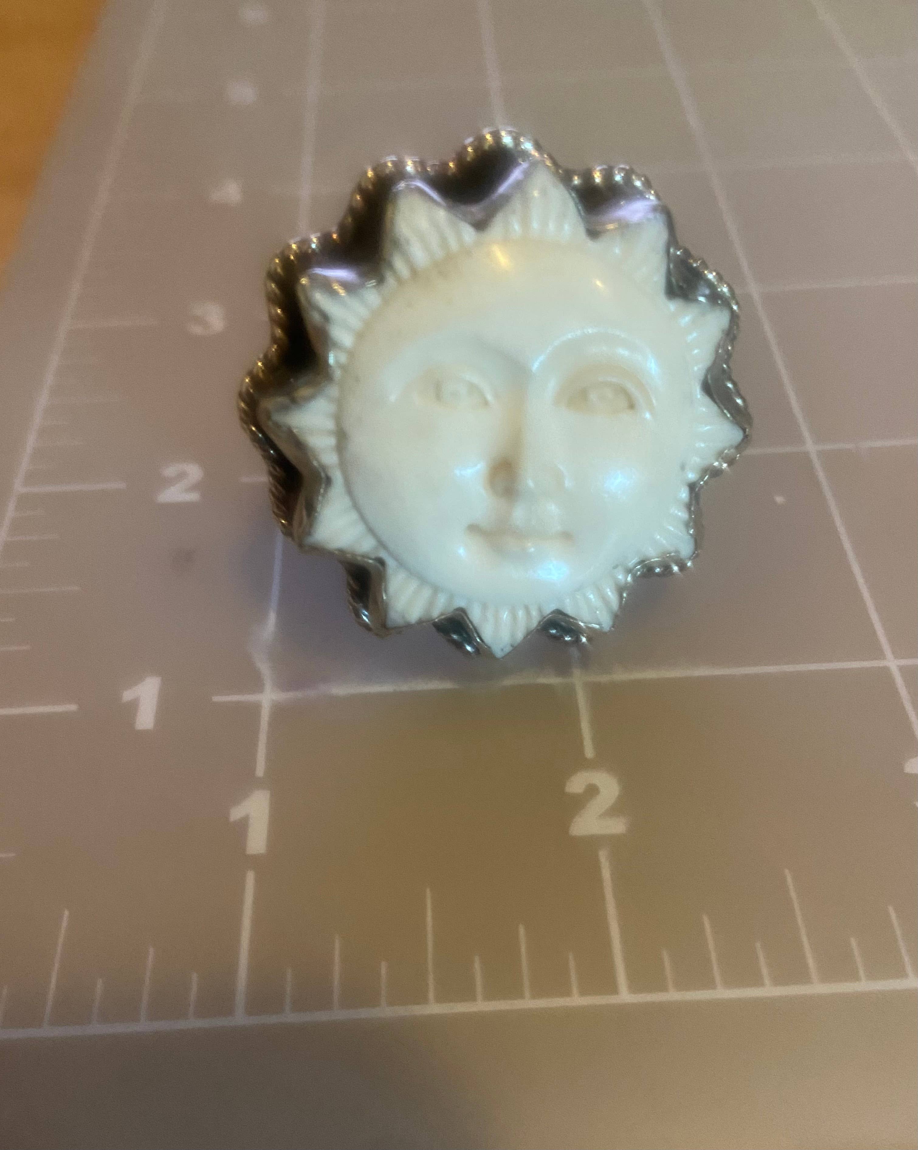 Kathmandu Jewelry - Vente Bague de cocktail/de cérémonie - Bague Soleil sculptée en os2