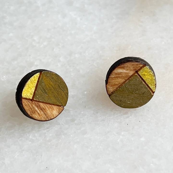 Cirkelvormige stud- tritone Olive voor wholesale door Urban Coyote