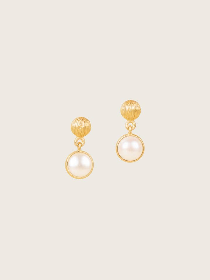 Pendientes Chou de oro fino reciclado 18K con perlas de agua dulce - postes de plata 925 para venta al por mayor de SHANSHAN