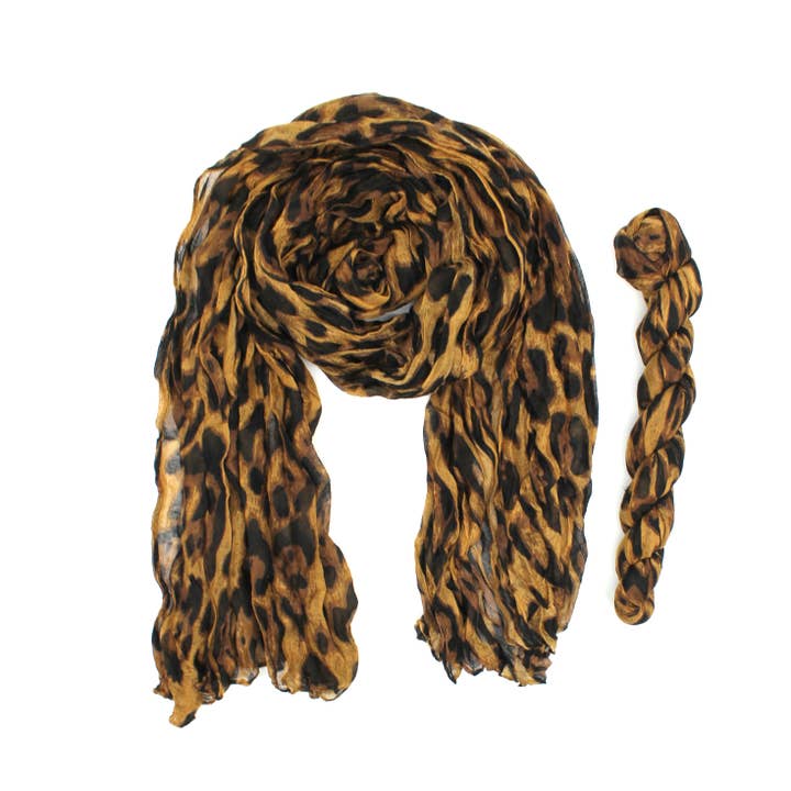 Long pleated scarf with leopard print for wholesale by Vimoda