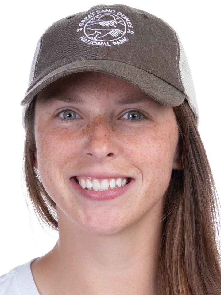 Parco nazionale delle Great Sand Dunes fondato nel 1932 | Cappello da baseball da escursionismo in Colorado per uomo e donna per la vendita all'ingrosso da parte di Ann Arbor Tees