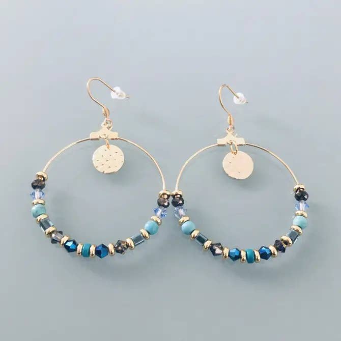 Brincos boémios com pendentes e pérolas azuis por atacado de Clovers