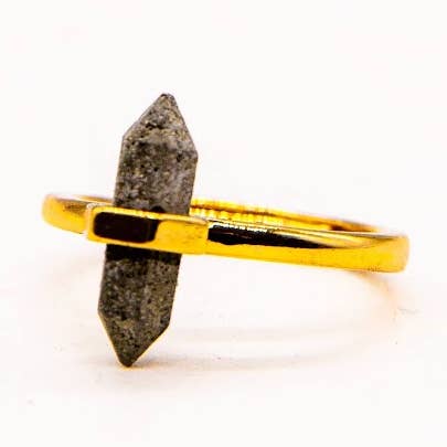 Torenring van pyrietkristal voor wholesale door Faiza Naturals