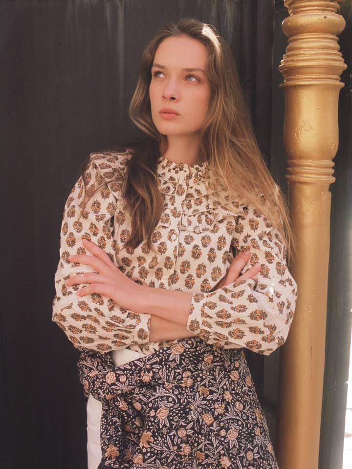 Blouse blanche Elsa en popeline à manches longues pour la vente par Sonmer EUROPA