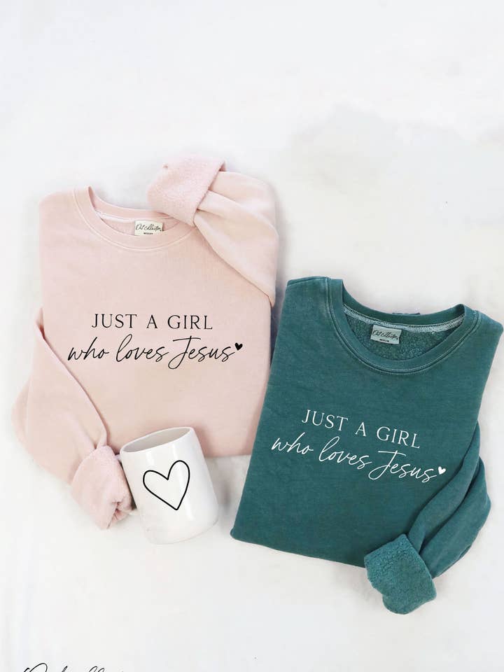 JUSTE UNE FILLE QUI AIME JÉSUS Sweat-shirt Graphique Minéral pour la vente par OAT COLLECTIVE