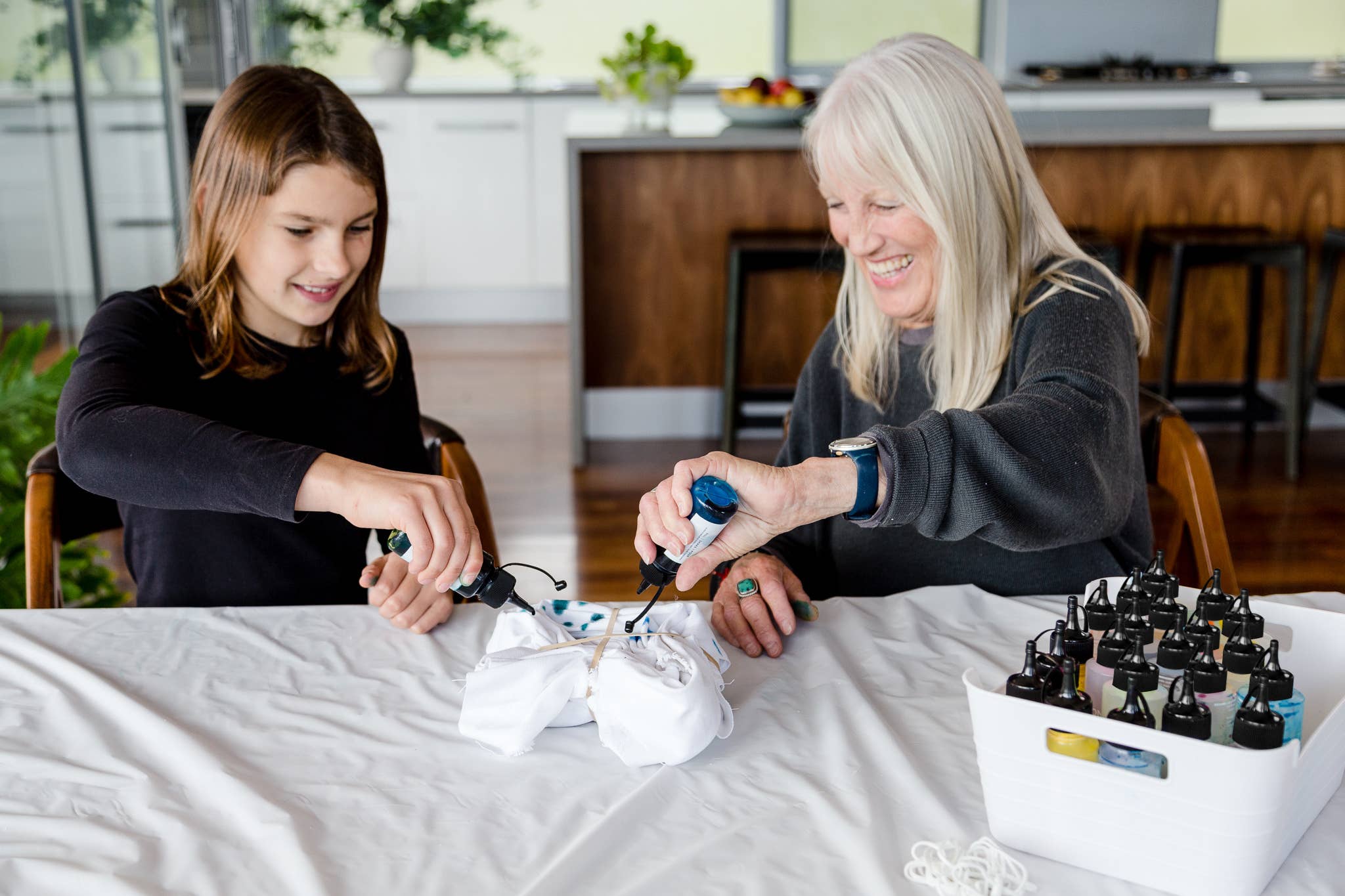 MOOCHI LIFE - Wholesale DIY Craft Kit - BEAN BAG CHAIR TIE DYE KIT (3 FOOT) - NEW TO MARKET!9