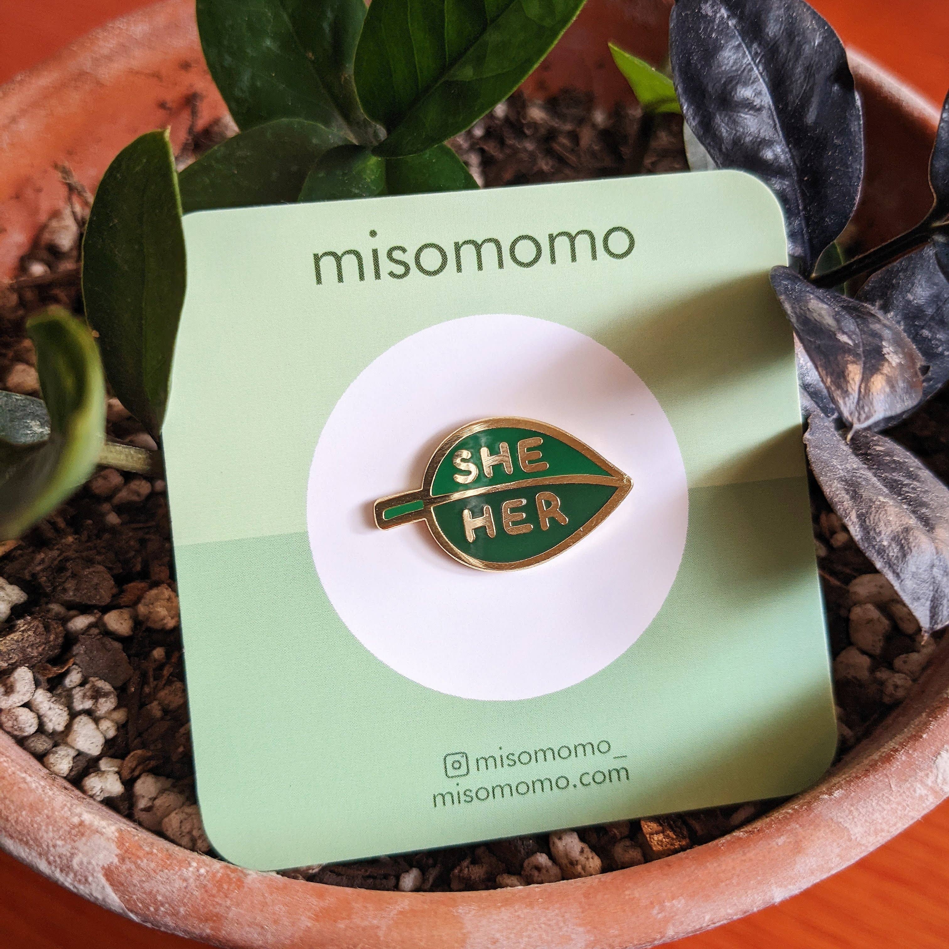 misomomo - Vendita all'ingrosso Spilla da bavero - Pronome Leaf Pin - lei/lei9