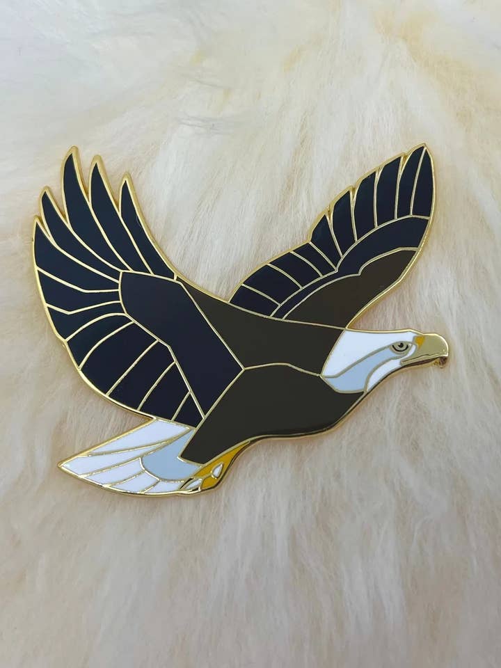 Spilla in smalto duro con aquila calva | Spilla a forma di aquila | Spilla a forma di uccello | Patrioti per la vendita all'ingrosso da parte di Roamin' Bison Workshop