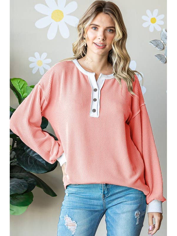 HAUT BOUTONNÉ CÔTELÉ DE GRANDE TAILLE pour la vente par Pink Irene Wholesale