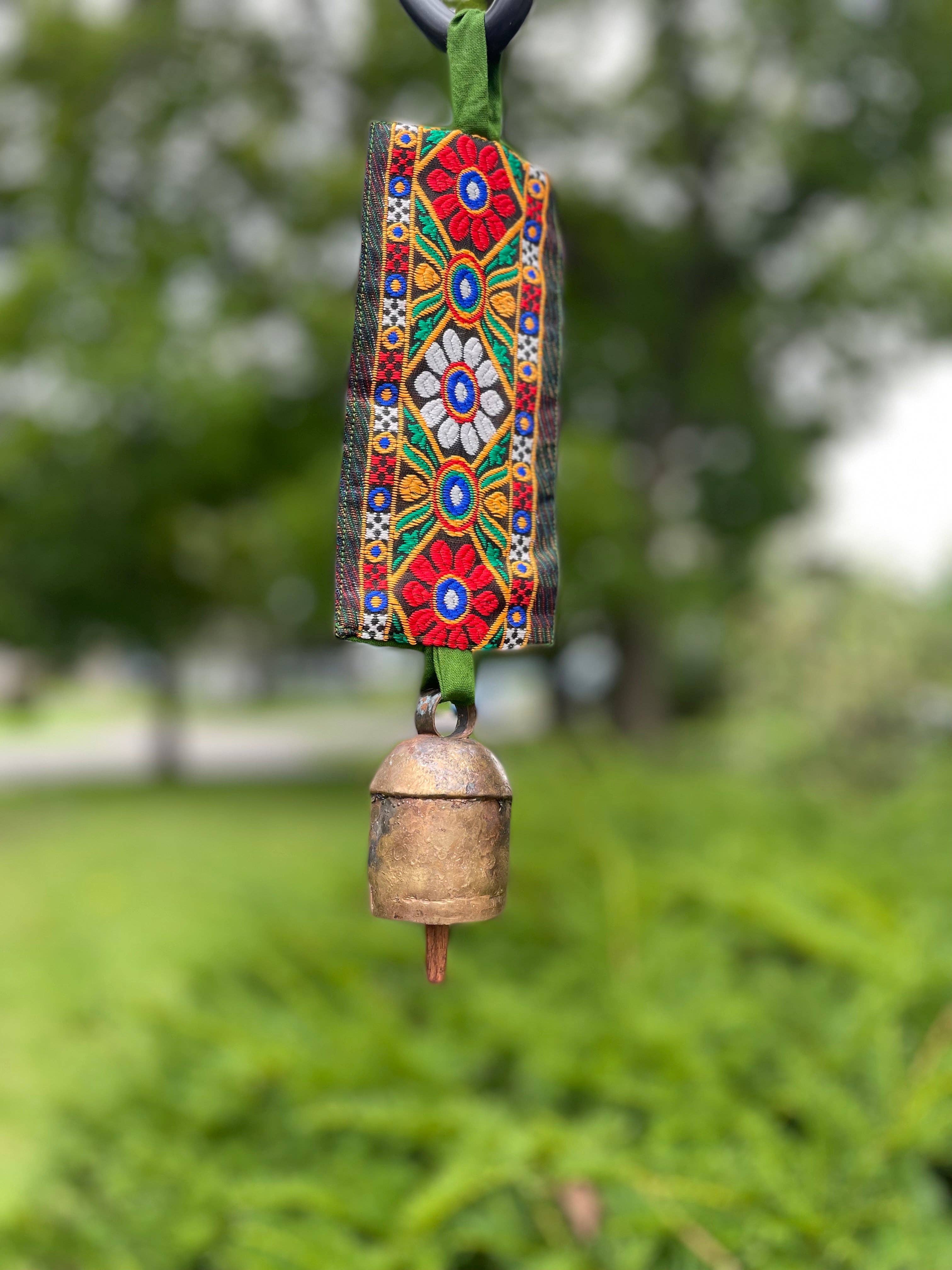 Hopes Unlimited - Vendita all'ingrosso Campane - Campanello con cinturino ricamato1