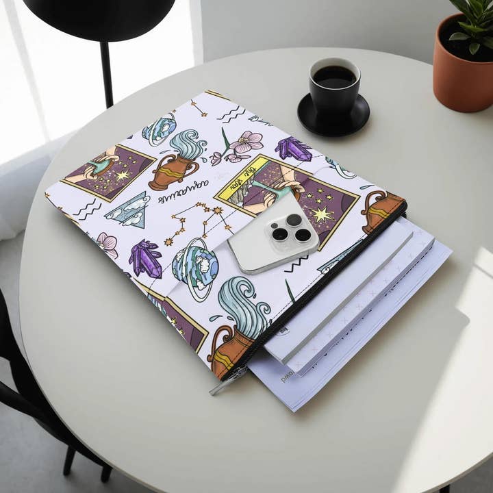 Aquarius sømløst mønster trykt stof tilpasset bogomslag bogbeskytter med lynlås og frontlomme for engroshandel hos OhhhSoPeachy