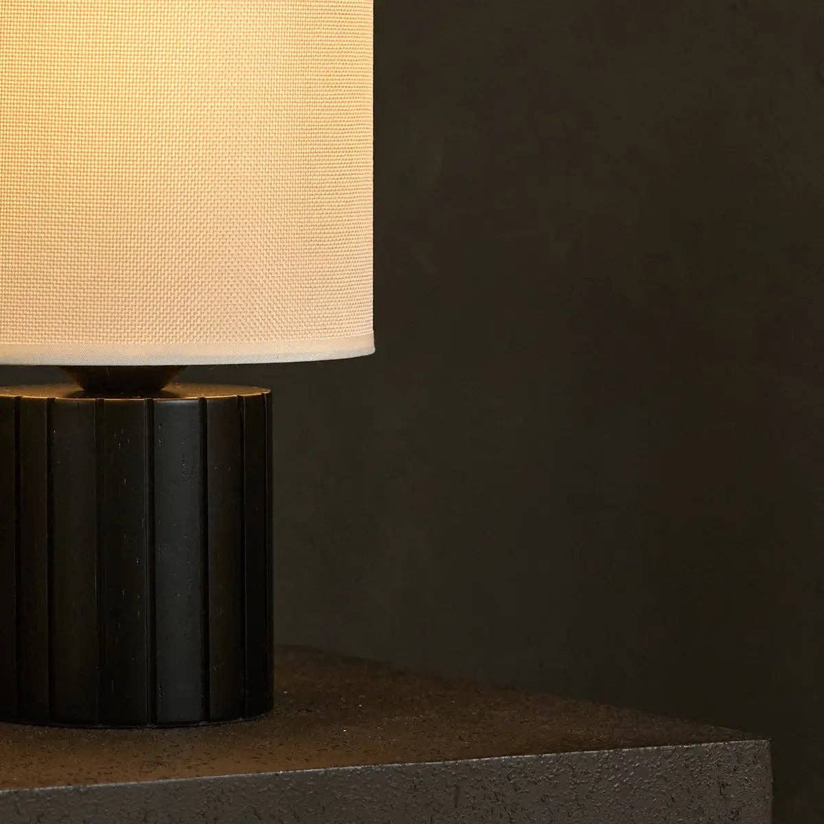 Tavellio - Wholesale Accent/Desk Lamp - Kiko Black Table Lamp | Cozy Desk Lamp with E27 Socket9