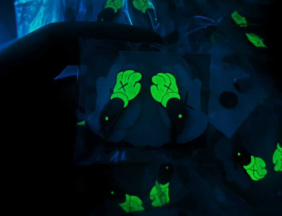 Pin Pal Limited - Wholesale Lapel Pin/Button - Kaws Hands 2 PC Pin Set1