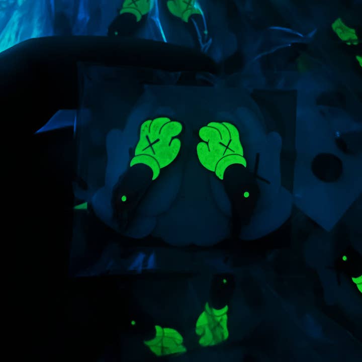 Pin Pal Limited - Wholesale Lapel Pin/Button - Kaws Hands 2 PC Pin Set1